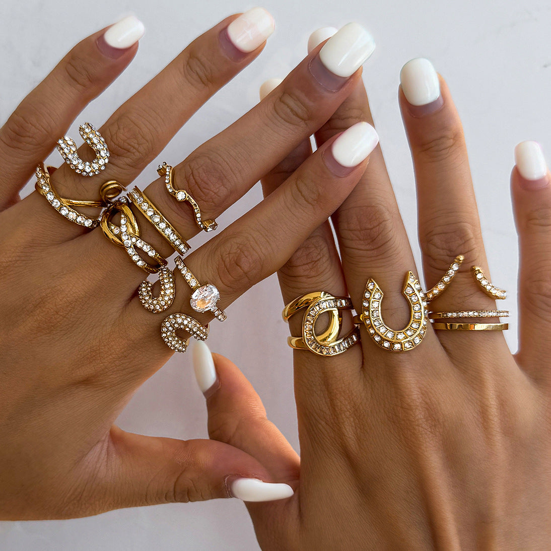 Titanium steel zircon ring does not fade