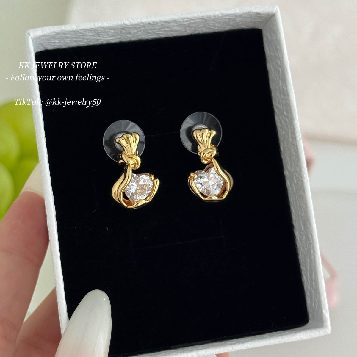 Copper micro-inlaid love zircon S925 silver needle earrings