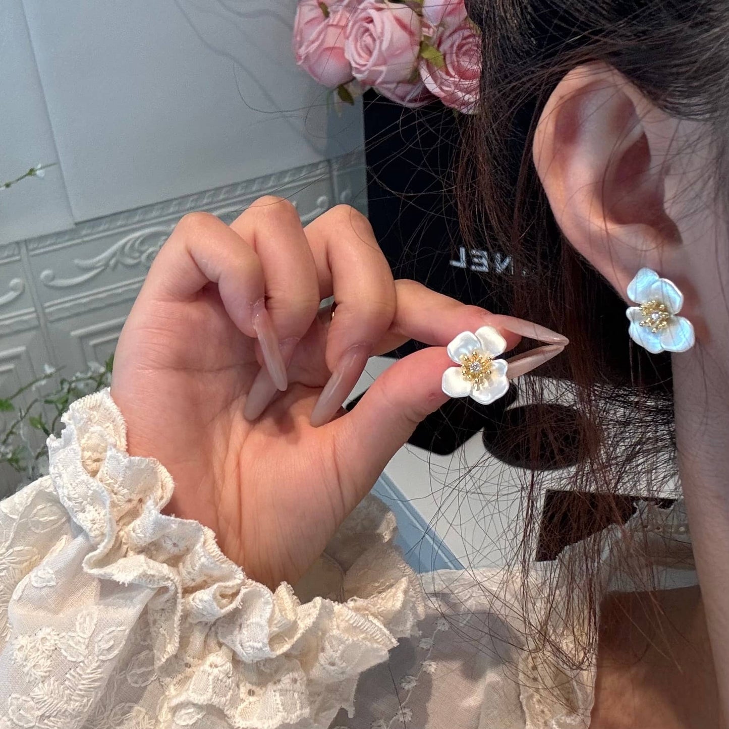 French White Pearlescent Flower Earrings