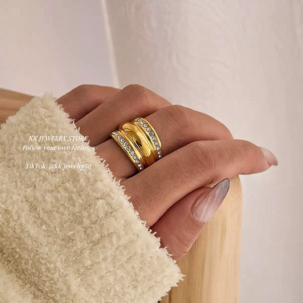 Exquisite Pearl Row Diamond Ring