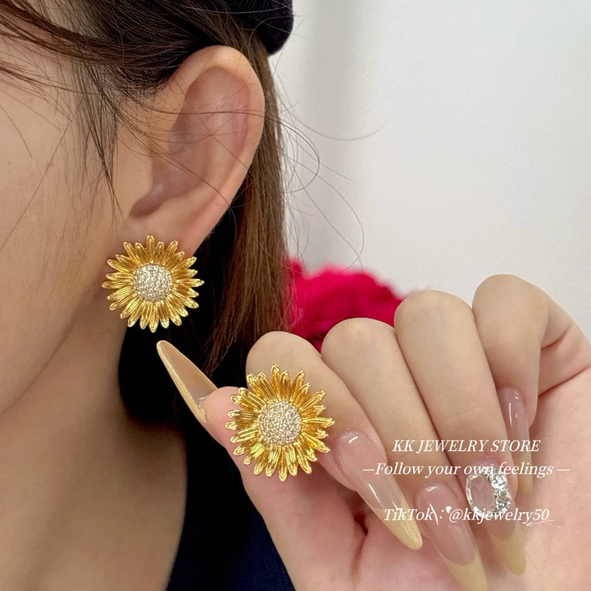 Brass sunflower sunflower diamond earrings