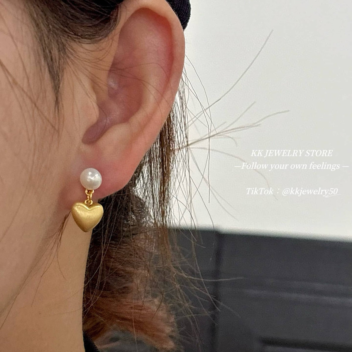 S925 silver needle freshwater pearl brushed love stud earrings