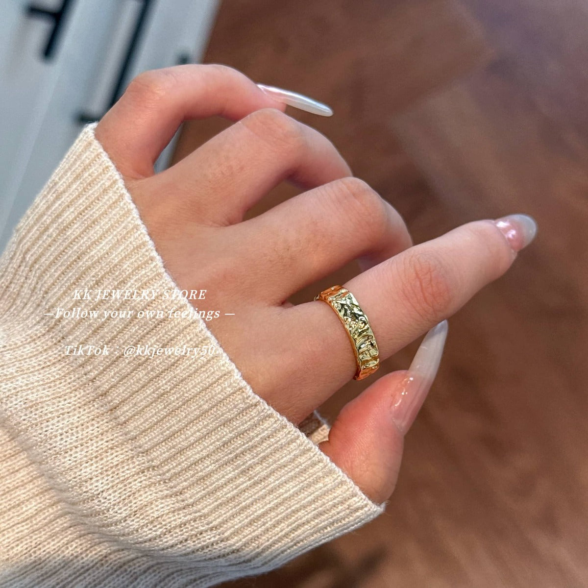 Minimalist texture ring ring