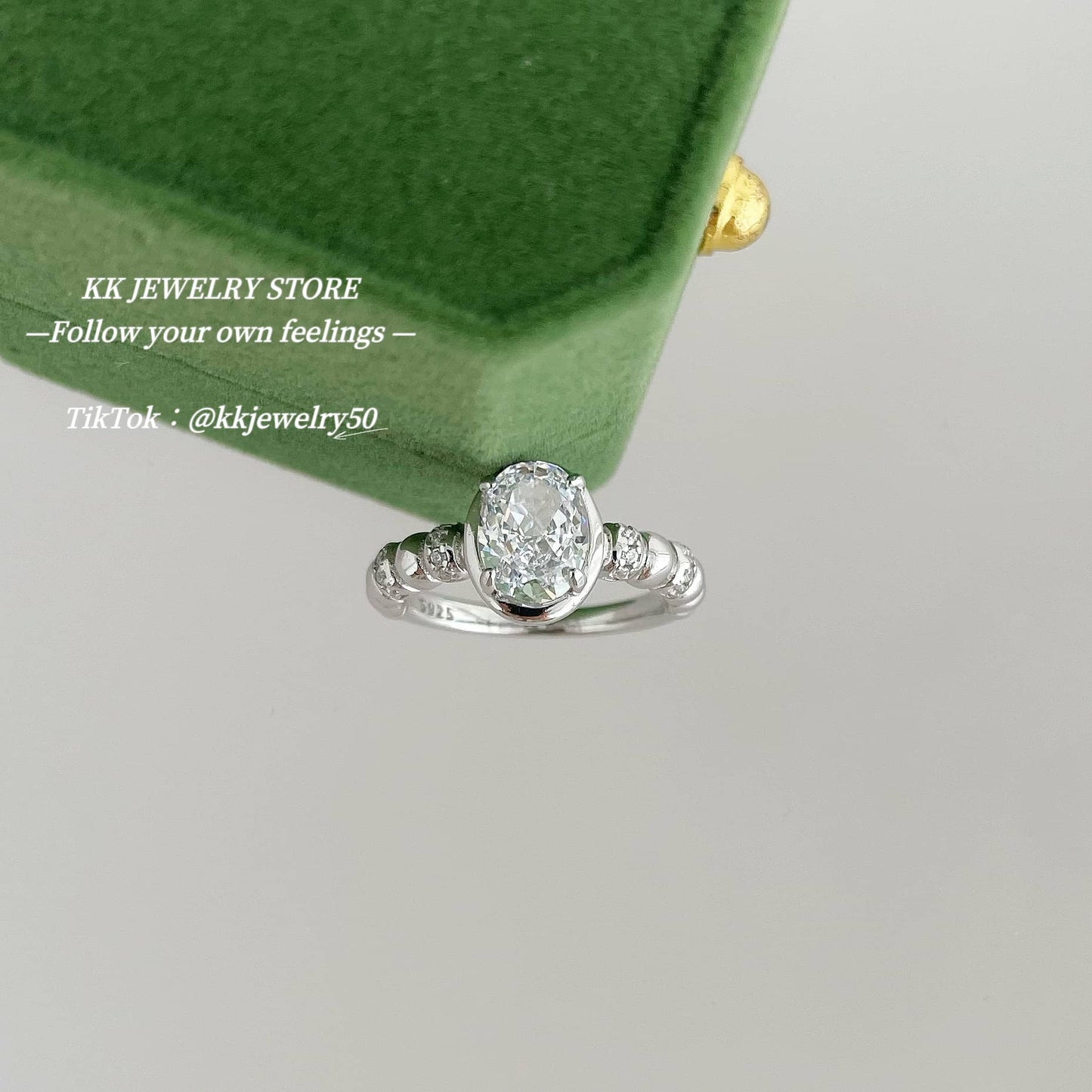 S925 Sterling Silver Oval Bubble Ice Flower Cut Ring