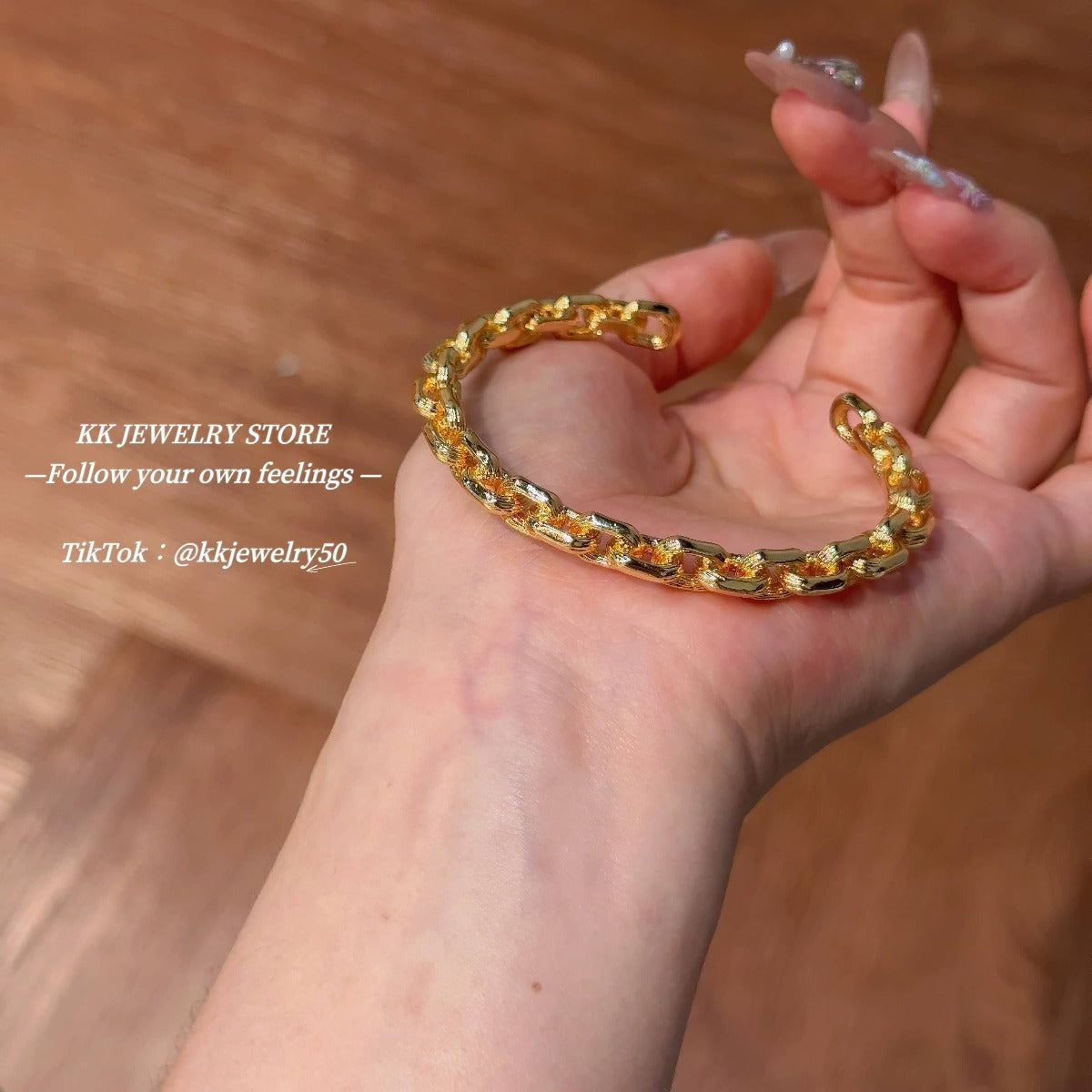 Chain opening bracelet high color retention