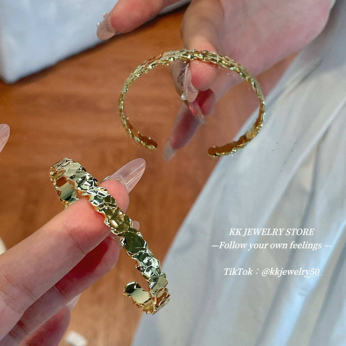 Irregular pleated open bracelet