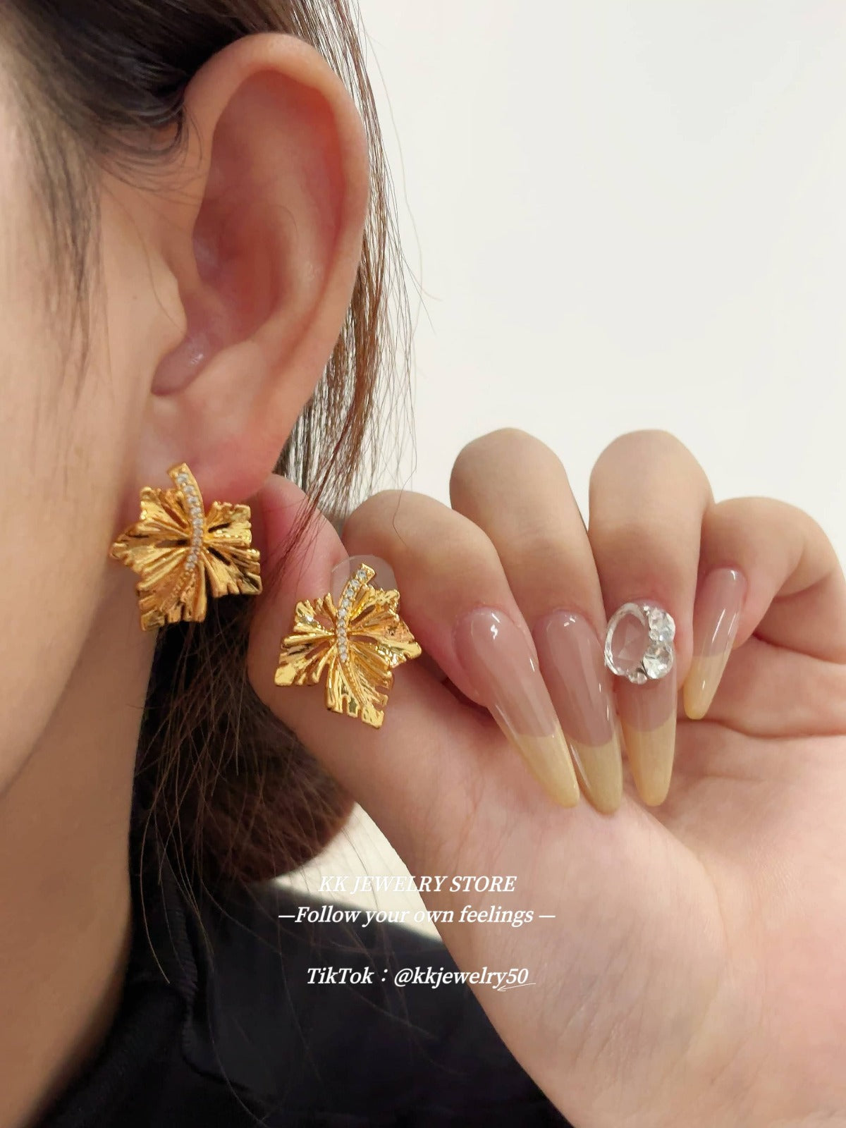 925 Silver Needle Atmospheric Maple Leaf Earrings