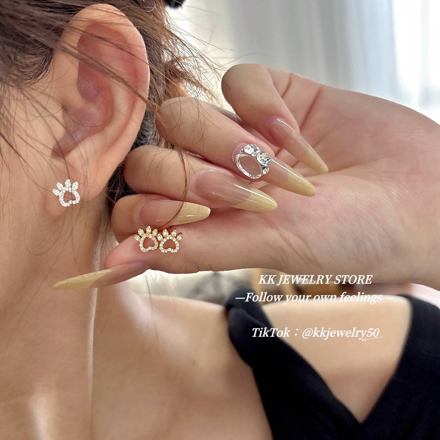 S925 silver hollow cat claw stud earrings