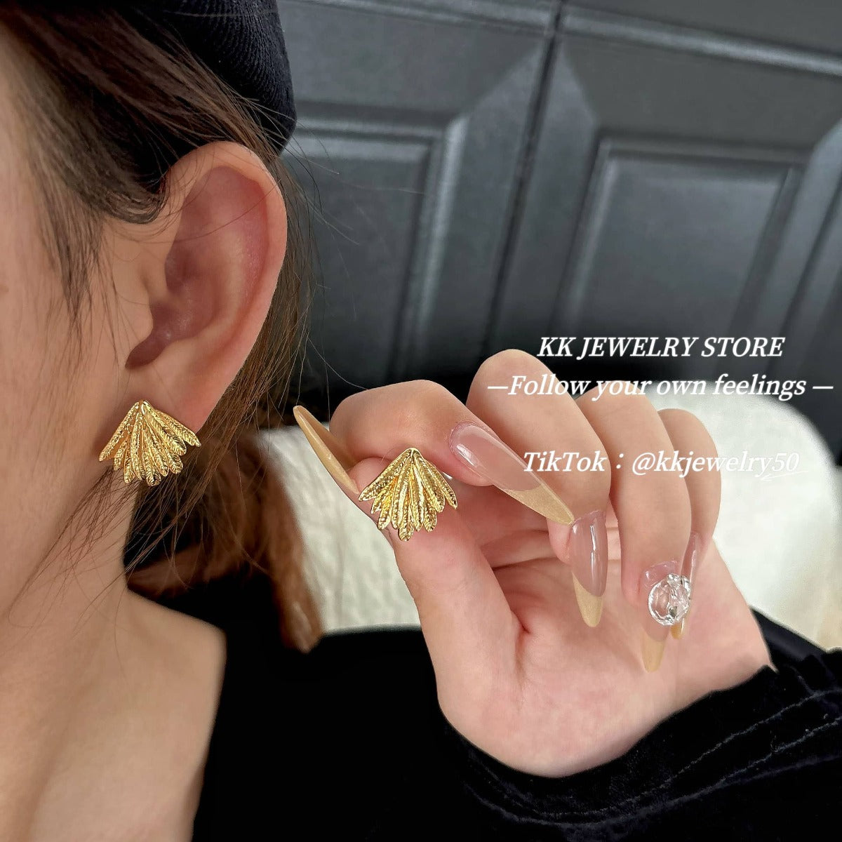 Compact high-quality texture stud earrings