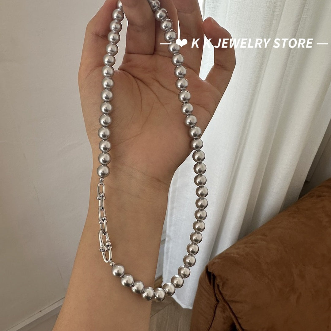 Silver-grey panelled horseshoe clasp pearl necklace