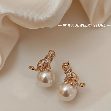 Cat Pearl Stud Earrings