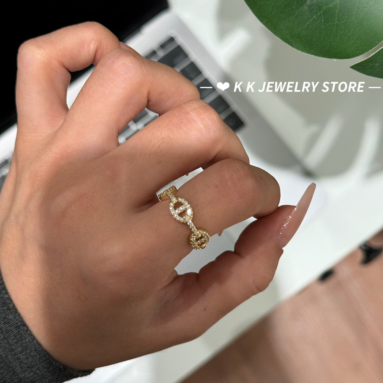 Pig Nose Diamond-Inlaid Beaded Ring