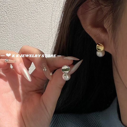 Artificial Gray Pearl Curved Stud Earrings