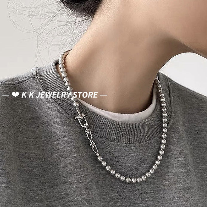 Silver-grey panelled horseshoe clasp pearl necklace