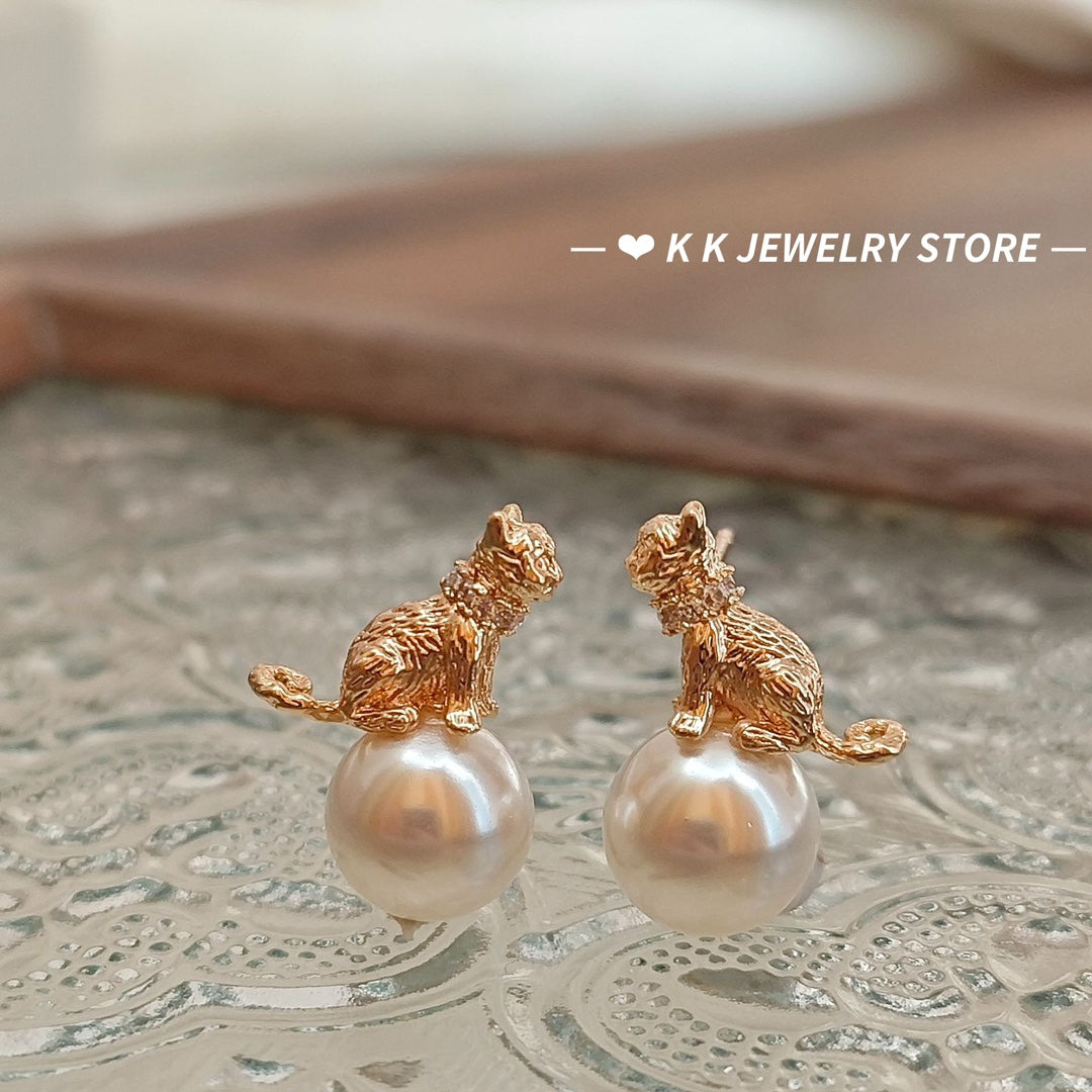 Niche ~ cat pearl stud earrings