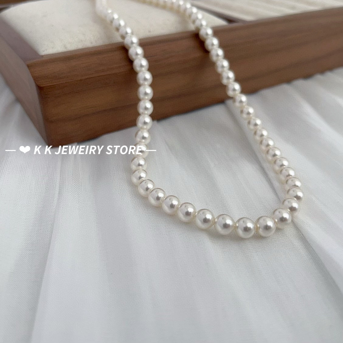 Super textured!! Faux pearl necklace~