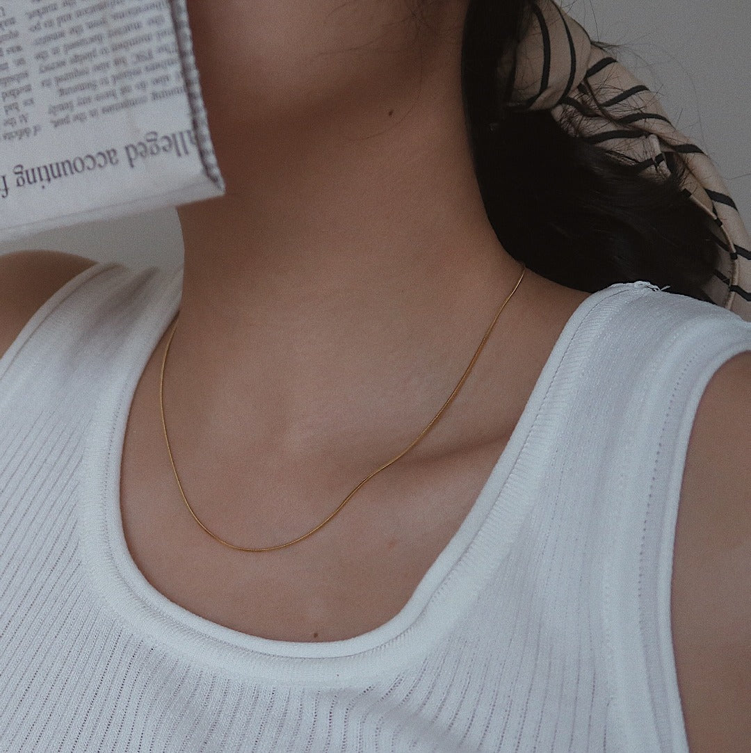 Clavicle chain plated in 18K gold with thin snake chain