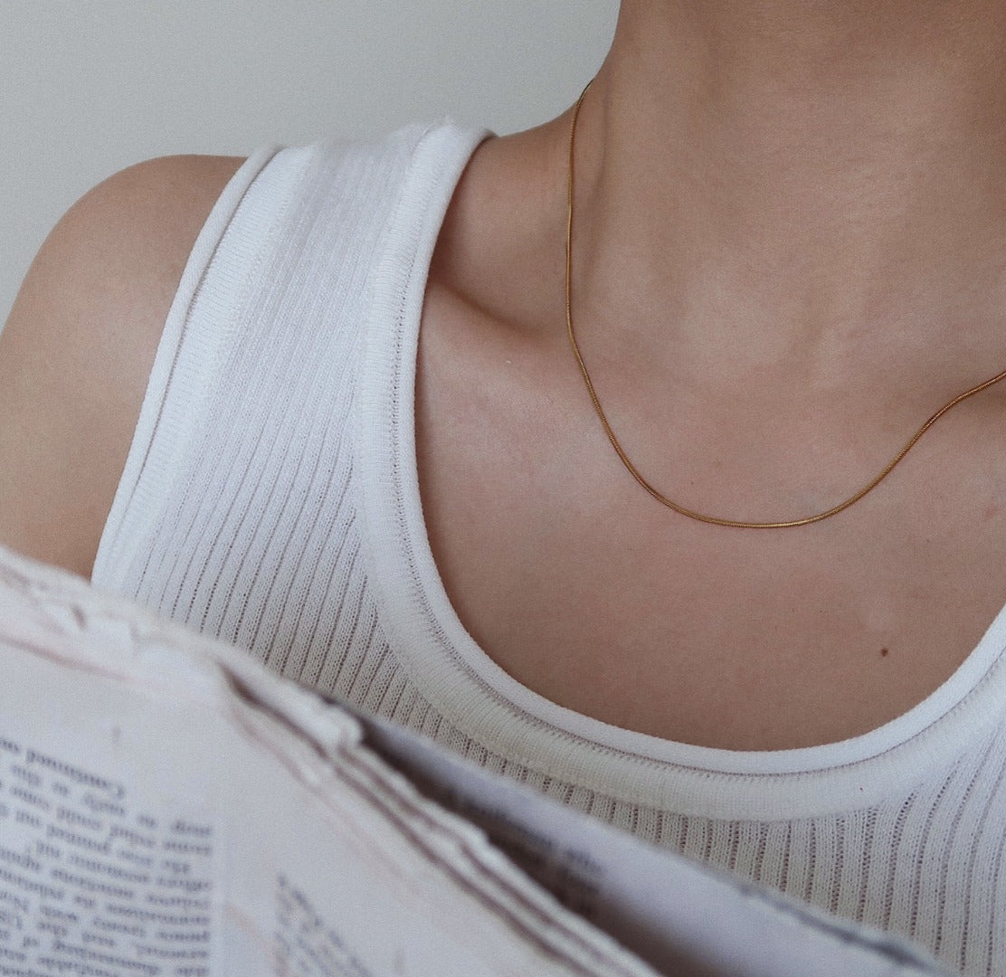 Clavicle chain plated in 18K gold with thin snake chain